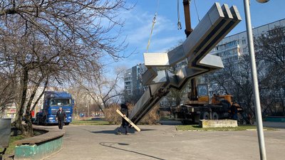 У Черкасах демонтували радянську зірку У Черкасах демонтували радянську зірку