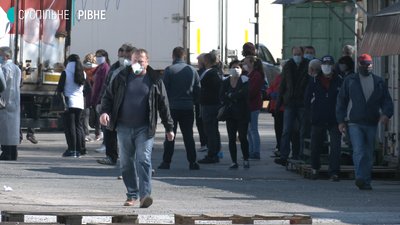 У Рівному відкриваються ринки. Що там відбувається