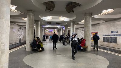 Вибухи на околицях Харкова: закрили дитсадки та школи, людей закликають зберігати спокій