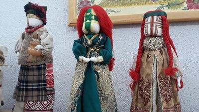 Я не можу без того, щоб не робити ляльки. Майстриня з Кропивницького виготовляє мотанки