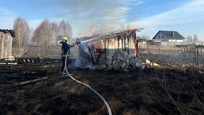 Пожежа у селі Колодниця, спалювання сухої трави