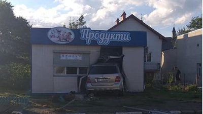На Львівщині авто поліції зіткнулося з легковиком