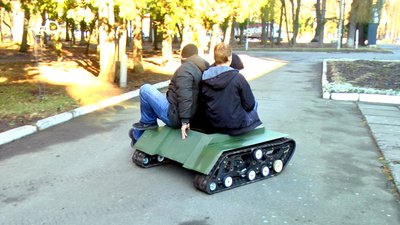 Схожа на мінітанк, бо має металеві гусениці: вінницькі студенти створили платформу для перевезення бійців Схожа на мінітанк, бо має металеві гусениці: вінницькі студенти створили платформу для перевезення бійців