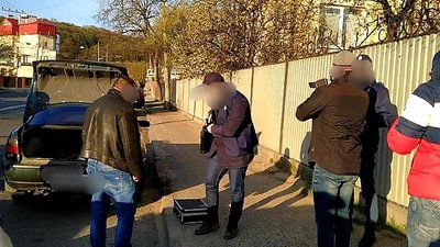 У Львові затримали працівника колонії на отриманні хабара