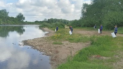 До Міжнародного дня Дністра водники поприбирали узбережжя прикарпатських річок До Міжнародного дня Дністра водники поприбирали узбережжя прикарпатських річок