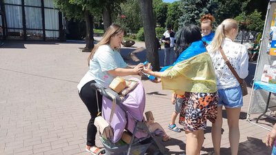 Крім хліба, роздають дитяче харчування. Крім хліба, роздають дитяче харчування.