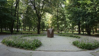 Пам'ятник загиблим правоохоронцям у парку Шевченка. Пам'ятник загиблим правоохоронцям у парку Шевченка.