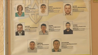 Депутати заспівали угорський гімн під час присяги на Закарпатті: СБУ почала перевірку Депутати заспівали угорський гімн під час присяги на Закарпатті: СБУ почала перевірку