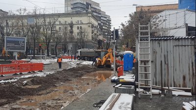 У центрі Дніпра через ремонтні роботи утворився затор У центрі Дніпра через ремонтні роботи утворився затор