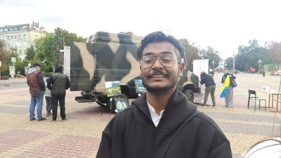 Волонтер з Індії Волонтер з Індії