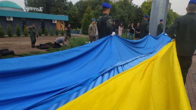 Флагшток із найбільшим прапором на Волині: як готуються до офіційної презентації Флагшток із найбільшим прапором на Волині: як готуються до офіційної презентації