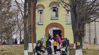 У громаді на Тернопільщині попрощалися з військовослужбовцем Назаром Соколовським У громаді на Тернопільщині попрощалися з військовослужбовцем Назаром Соколовським