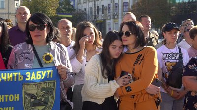 У Кропивницькому вшанували загиблих захисників і захисниць У Кропивницькому вшанували загиблих захисників і захисниць