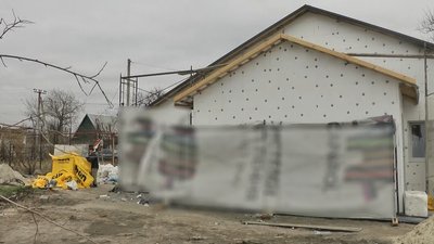 Зведення будинку для запоріжців, які втратили житло через ракетну атаку, вийшло на фінальну стадію