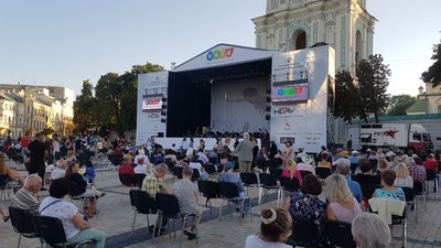 На Софійській площі просто неба розпочався концерт класичної музики