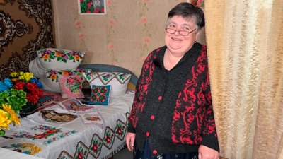 Жителька Чернігівщини Людмила Янченко, мама режисера монтажу Суспільне, який на фронті