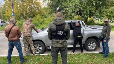 Їхали за гумдопомогою: СБУ заблокувала ще два канали виїзду ухилянтів закордон