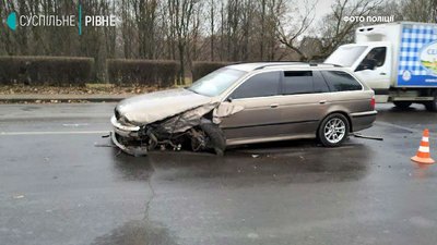 У Рівному в результаті ДТП водій авто зламав ногу