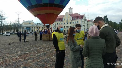 "Опора" звинувачує "Рідний дім" у непрямому підкупі виборців через катання на повітряній кулі