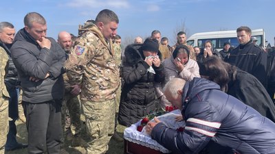 "Йду захищати свою сім'ю": в Одесі попрощались із 32-річним військовим, який підірвався на міні