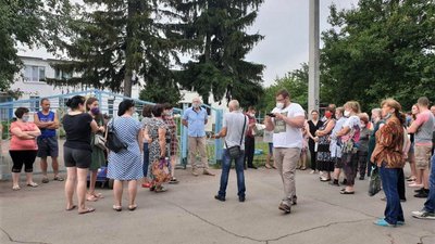 У Пантаївці на Кіровоградщині жителі вийшли на протест проти звільнення працівників дитсадка
