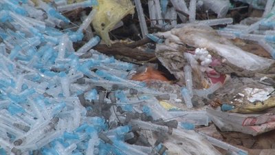 У поліції Новомосковська перевіряють інформацію, щодо знайдених шприців на сміттєзвалищі