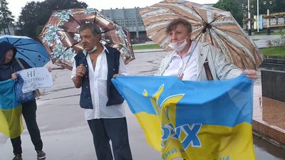 Хмельничани вийшли на Майдан Незалежності, аби долучитися до акції «Захисти армію»