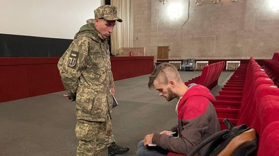 Доброволець батальйону "Донбас" у Черкасах презентував книги про війну
