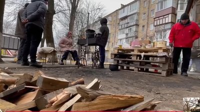 "Залишився один із трьома дітьми": переселенець розповів, як виїхав на Вінниччину "Залишився один із трьома дітьми": переселенець розповів, як виїхав на Вінниччину