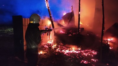Пожежа на Сумщині: двоє дітей та жінка опинилися в лікарні (ВІДЕО)