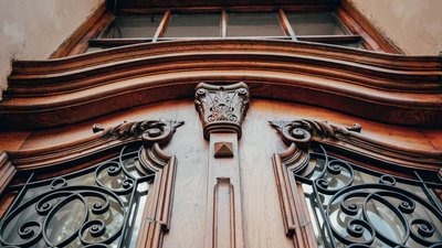 У Львові відновили історичну браму на вулиці Пекарській