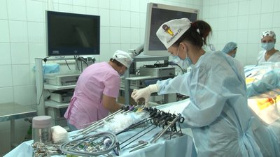 Перші в області, другі в Україні: черкаські онкологи оперують з новим обладнанням