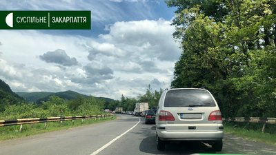 Рух транспорту частково обмежений на Ужгородщині через обрізку дерев Рух транспорту частково обмежений на Ужгородщині через обрізку дерев