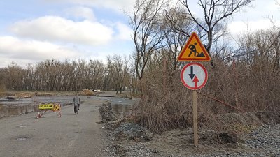 В Малині на Житомирщині через паводок розібрали переправу, яка з’єднує дві частини міста В Малині на Житомирщині через паводок розібрали переправу, яка з’єднує дві частини міста