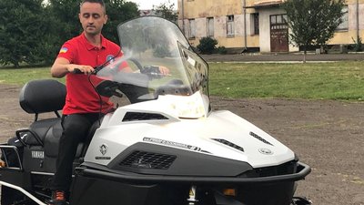 500 тисяч гривень коштує снігохід, який придбали для рятувальників Закарпаття 500 тисяч гривень коштує снігохід, який придбали для рятувальників Закарпаття