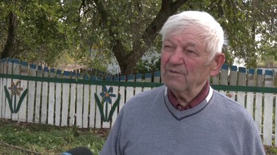 Микола Матвієнко керував самодіяльним сільським ансамблем, який відвідувала Ніна Матвієнко Микола Матвієнко керував самодіяльним сільським ансамблем, який відвідувала Ніна Матвієнко