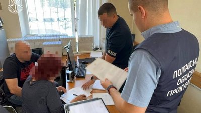 Бухгалтерок полтавської поліклініки підозрюють у розтраті бюджетних грошей