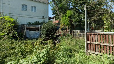 Наслідки негоди в Одесі: город мешканців приватного сектору провалився у катакомби