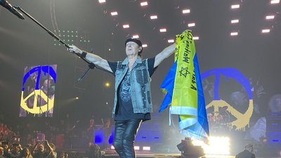Соліст Scorpions на концерті у Тель-Авіві розгорнув прапор України