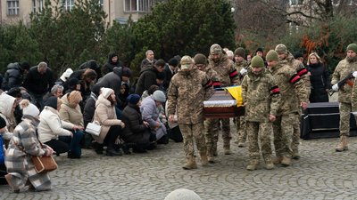 В Ужгороді попрощалися із полеглим захисником Павлом Петровським В Ужгороді попрощалися із полеглим захисником Павлом Петровським