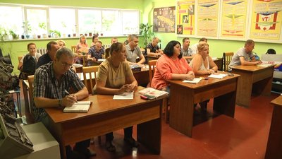 На курсах водіїв у Хмельницькому навчається 18 слухачів. На курсах водіїв у Хмельницькому навчається 18 слухачів.