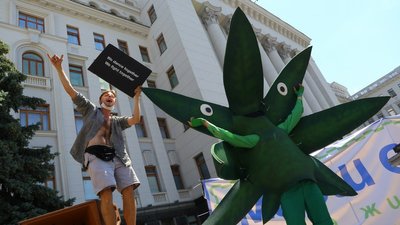 Під ОП вимагали легалізувати медичну марихуану
