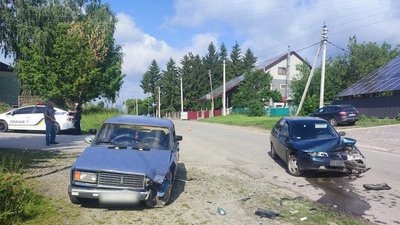 На Хмельниччині зіткнулись дві автівки: водія госпіталізували