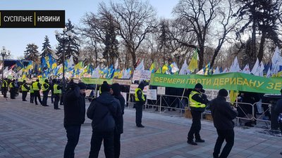 Аграрії вимагають у Зеленського і Ради змін до законопроєкту про ринок землі Аграрії вимагають у Зеленського і Ради змін до законопроєкту про ринок землі