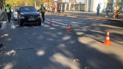 ДТП у середмісті Херсона: двоє пішоходів потрапили до лікарні