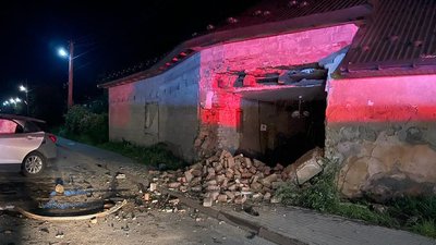На Львівщині водій в'їхав у будинок: двоє загиблих та двоє травмованих