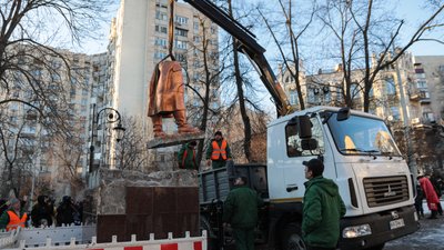 "Це інструмент радянської пропаганди": історик про пам’ятник Чкалову у Києві "Це інструмент радянської пропаганди": історик про пам’ятник Чкалову у Києві