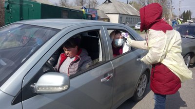 У селищі Олександрівка Кіровоградської області облаштували КПП У селищі Олександрівка Кіровоградської області облаштували КПП