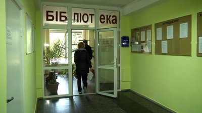 У Житомирі юнацька бібліотека зібрала для дитячої лікарні 800 книг У Житомирі юнацька бібліотека зібрала для дитячої лікарні 800 книг