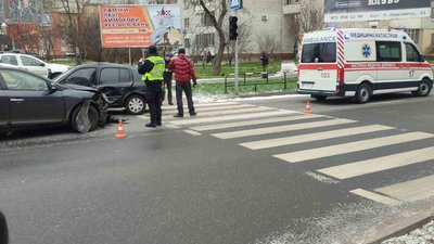 ДТП у Черкасах: ушпиталили 15-річну дівчину та її маму ДТП у Черкасах: ушпиталили 15-річну дівчину та її маму